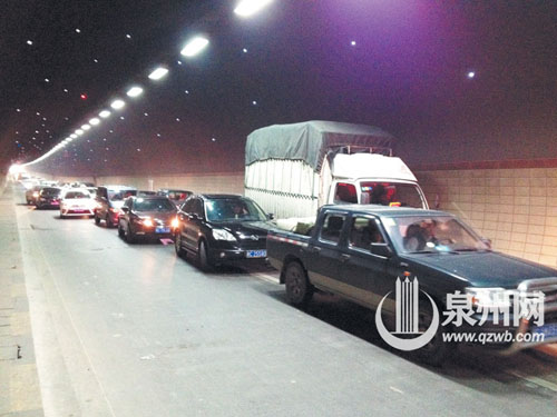 大坪山隧道目前实际的交通量是设计交通量的3倍以上