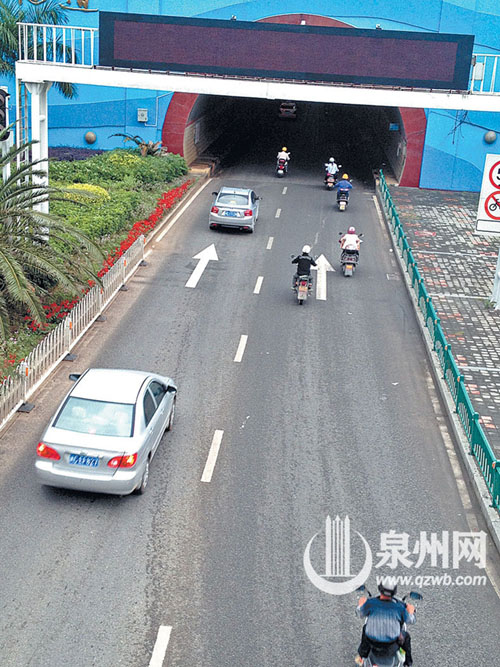 非机动车频频违法驶入机动车隧道