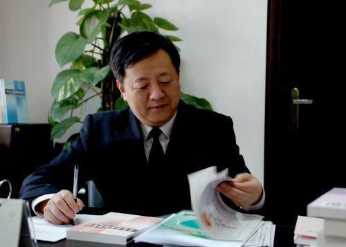 湖北省国资委副主任王侃被免去职务