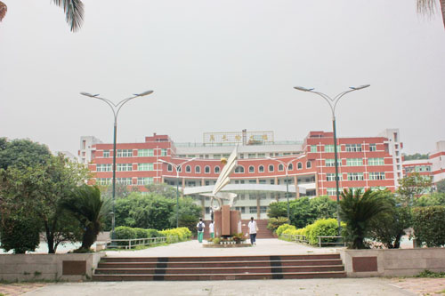 2014年泉州五中初中高中招生计划人数和报名