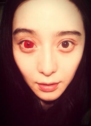 范冰冰微博晒夸张美瞳恐怖自拍照 精灵妆