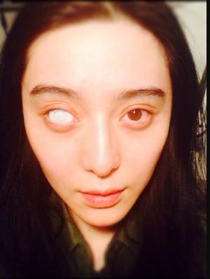 范冰冰微博晒夸张美瞳恐怖自拍照 精灵妆"blink"后台私照