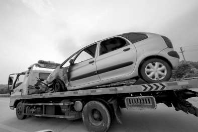 起火车辆被运离现场。