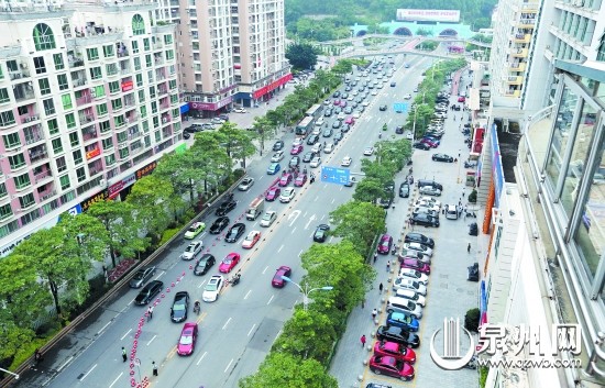 丰泽街掉头处出现车辆短暂拥堵现象