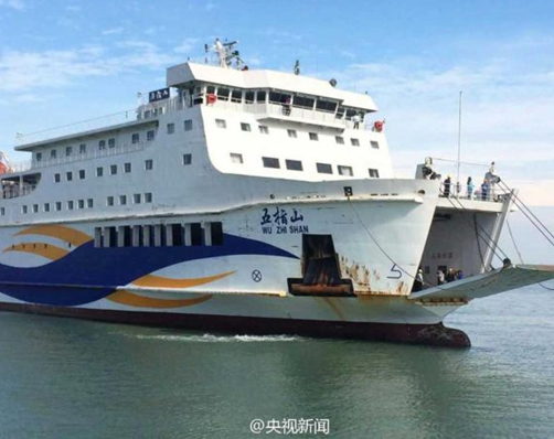 首批989名乘坐“五指山”客轮自越南返回的中方人员