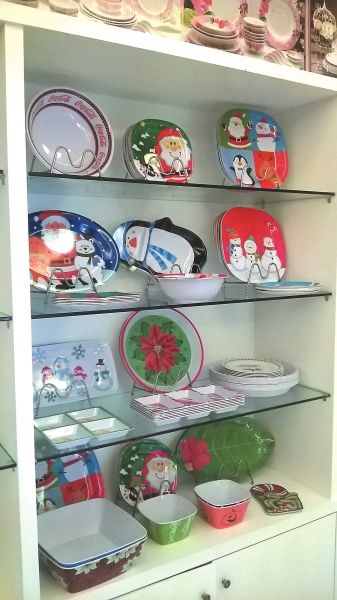 吉利展出的密胺餐具产品。