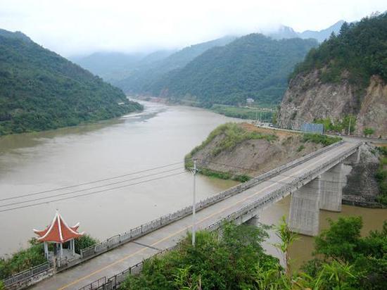 载有26名台湾旅客客车掉入九龙江3