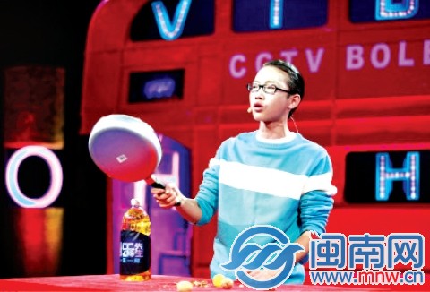 《微逗秀》现场，肖建勇大卖平底锅