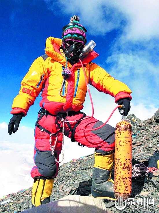 梁丽芳登顶途中