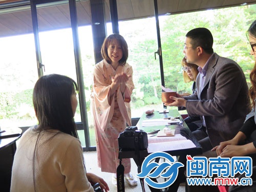海都观察团在日本体验茶道
