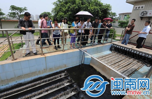 市民参观仙石污水处理厂