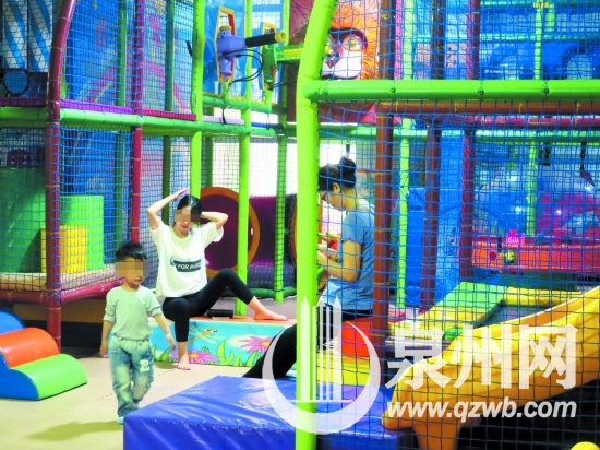 国贸商城的室内游乐园里