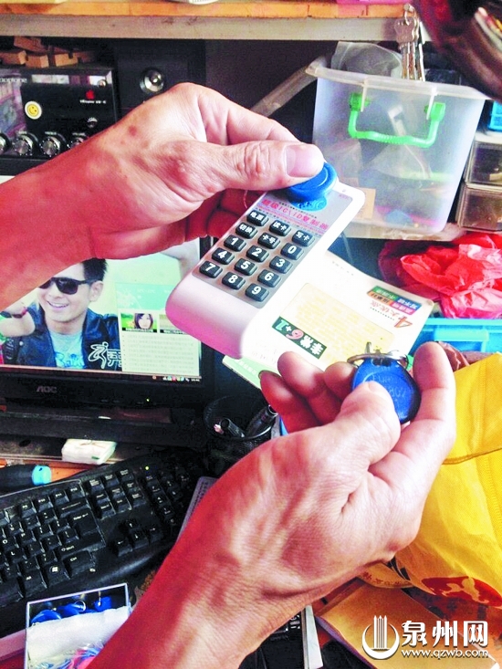 经30秒简单操作，门禁卡就复制成功了。