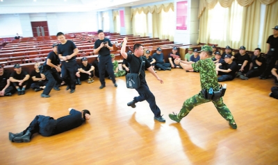 南安警方开展武器警械使用专项培训