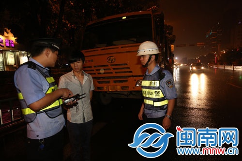 22岁的孙某驾驶的渣土车在市区被查获