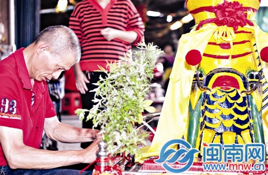 这个龙头颇为特殊，汪冠新为即将到来的活动做准备