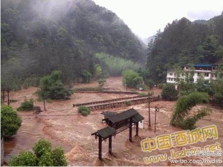 四川泸州合江自怀景区爆发山洪