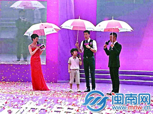 “男神”张亮与“萌神”仔仔现场演绎亲子秀