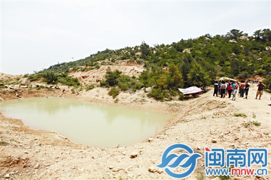 事发水坑最深处约有5米