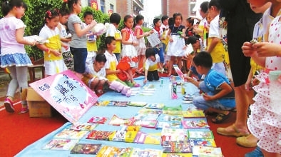 5月30日，国专中心小学开展“红领巾跳蚤市场”活动