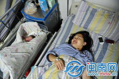 小郭顺利生下八斤男宝宝