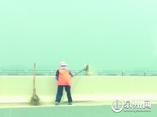 网友拍下这不文明一幕