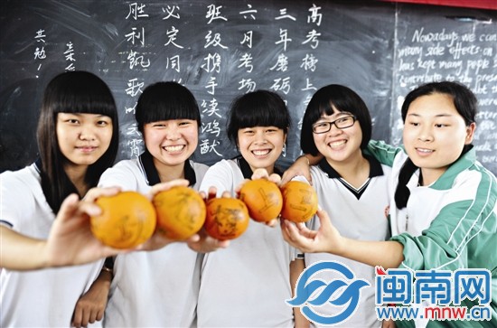 “同宿舍的姐妹们,加油!”