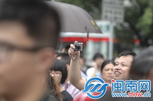 为孩子记录这一天（摄于泉州九中）