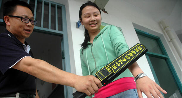 盘点2014高考最常见的高科技作弊神器和反作