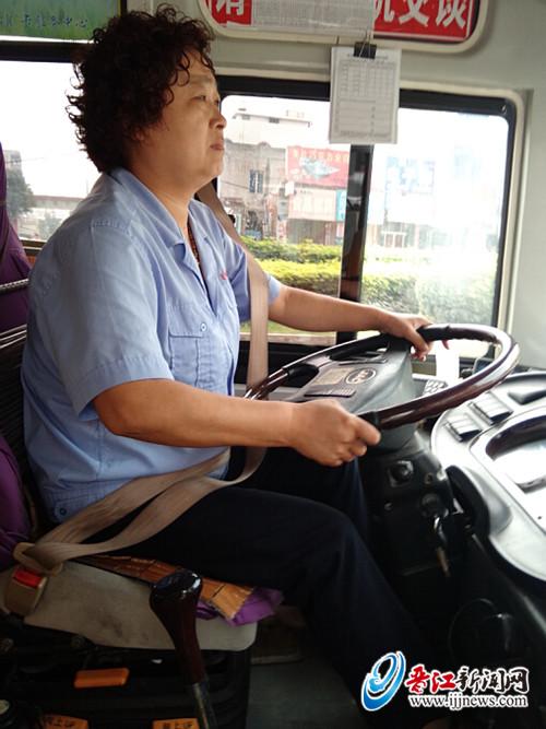 "连日来,记者在随机乘坐多位女公交司机的车辆过程中,不少市民纷纷向