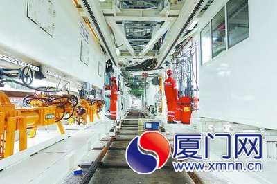 “成功号”一号拖车进入工作状态。