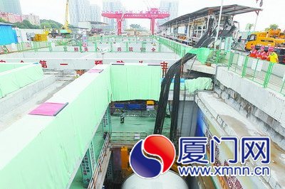 “成功号”钻入地下。