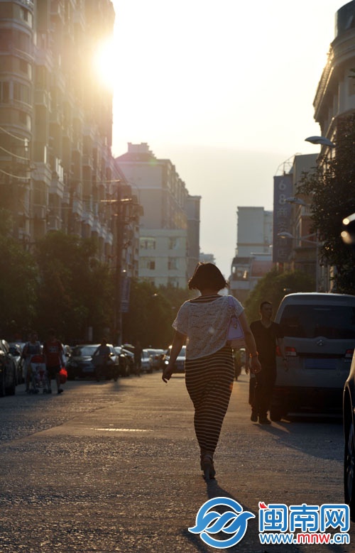 雨水之后，阳光也有助于空气中污染物的消散