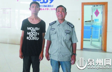 将捡到的学员档案交给记者和民警后，徐长云父子终于