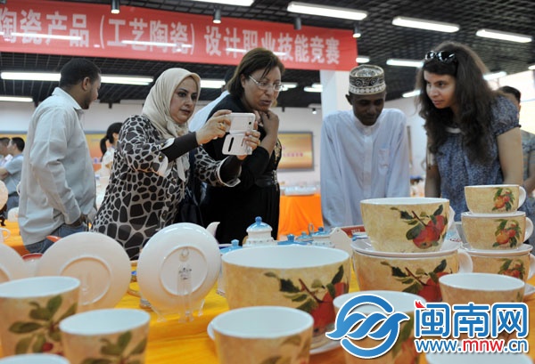 阿拉伯国家来宾对瓷器产生浓厚兴趣
