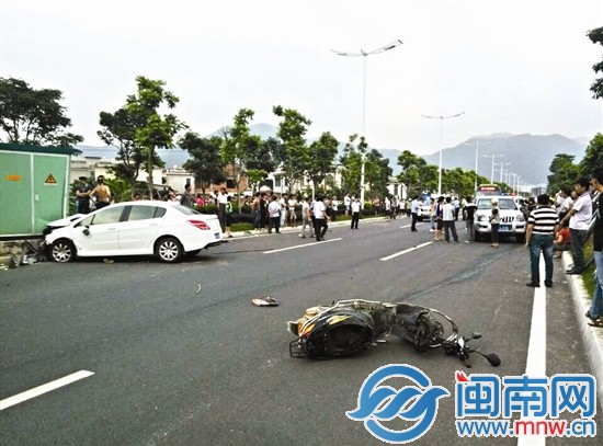 小车与摩托车相撞 摩托车司机身亡