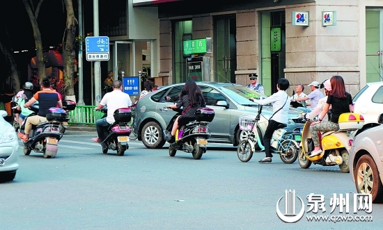 电动车闯机动车道非常普遍