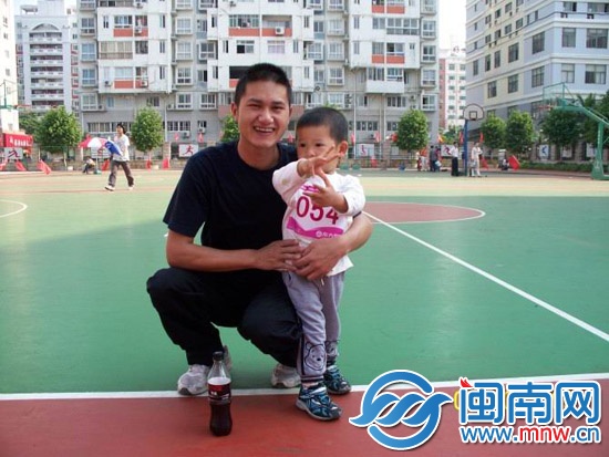 大二女学生写闽南语四句献父亲