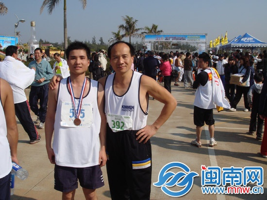 儿子24岁那年，和我一起参加金门马拉松比赛