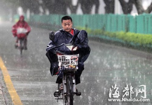 台风“海贝思”残云滞留福建 闽中南部将有暴雨