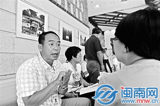 林哲光(左1)和姑姑(左2)希望借活动寻到祖籍地