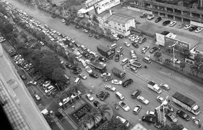 省道308线南环路泉州往南安方向堵车近一公里