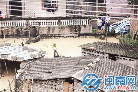 地势低洼处,积水很深