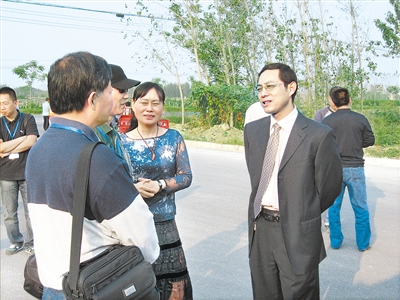 开封市人大常委会秘书长周丰