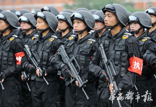 全国首支大学生校园反恐防暴队成立