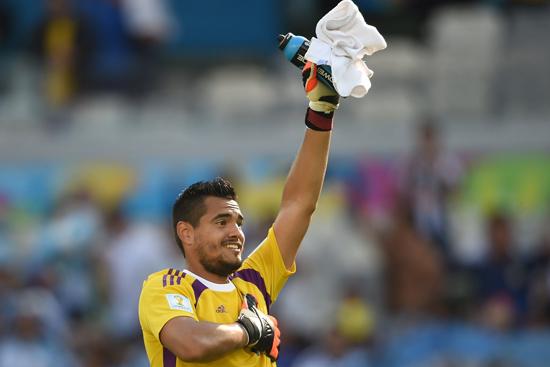 阿根廷门将罗梅罗3扑必进球救险 中国足彩迷谢