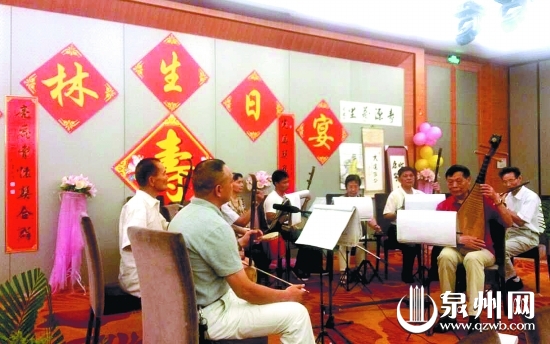 一位谜界老人如此特别地庆祝自己的80岁生日