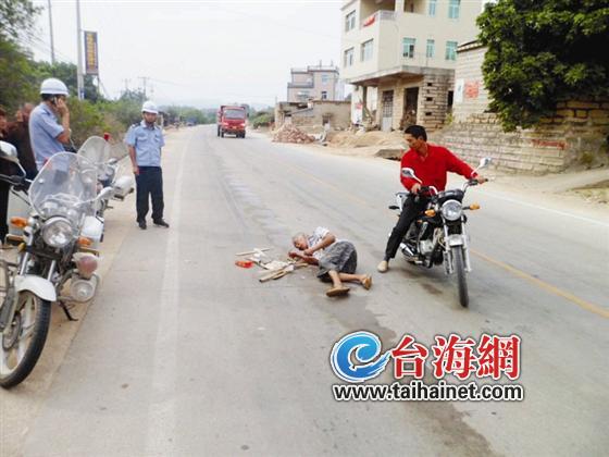老人走失 民警微信寻家人