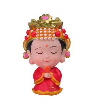 跨越海峡而来的台湾妈祖信众带来了一些卡通的妈祖像,妈祖服饰,妈祖