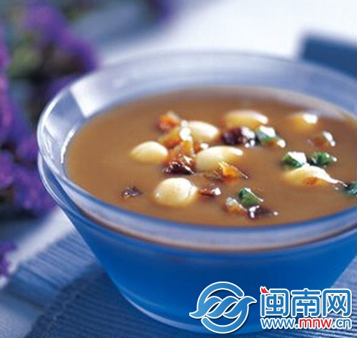 一碗冰糖莲子绿豆沙，清凉一夏